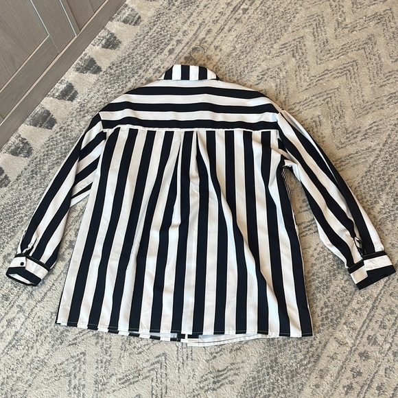 Women’s Large black and white stripes button up long sleeve office work shirt - Picture 5 of 5